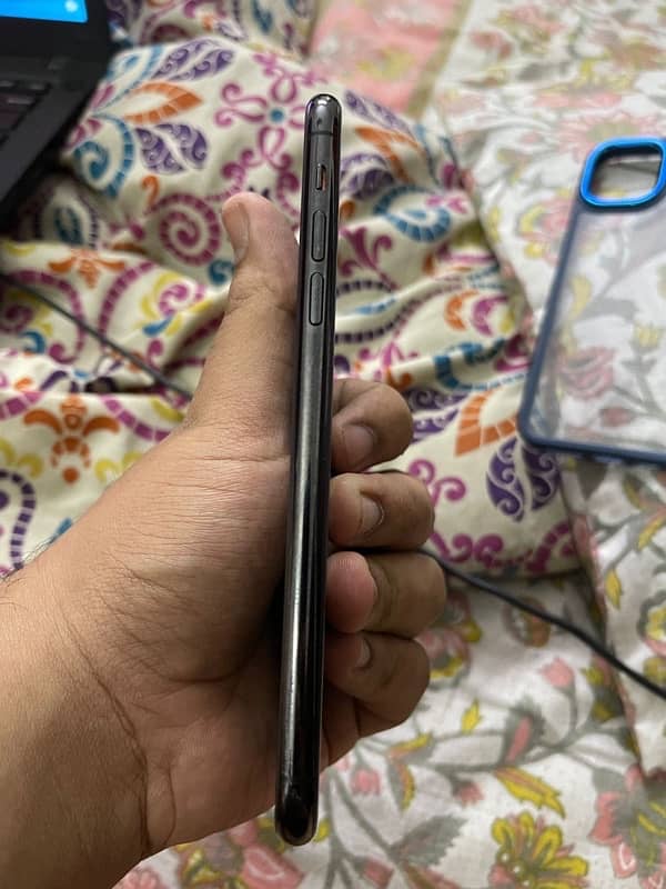 iPhone 11 Pro Max 256 GB With Box Non Pta 5