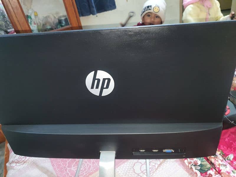 HP LCD for sale urgent 1