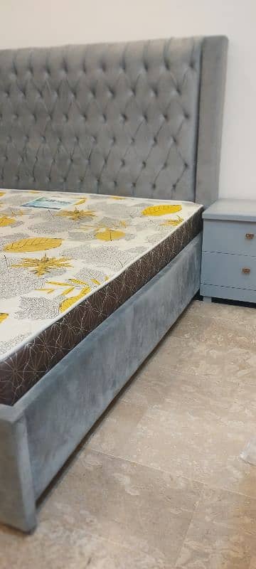 modern style bed, only a few months used, urgent for sale. 0