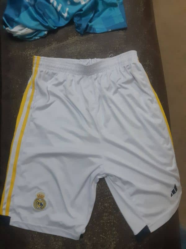 10 days sale real madrid 2017 jersey and shorts bilkul new hai 9/10 2