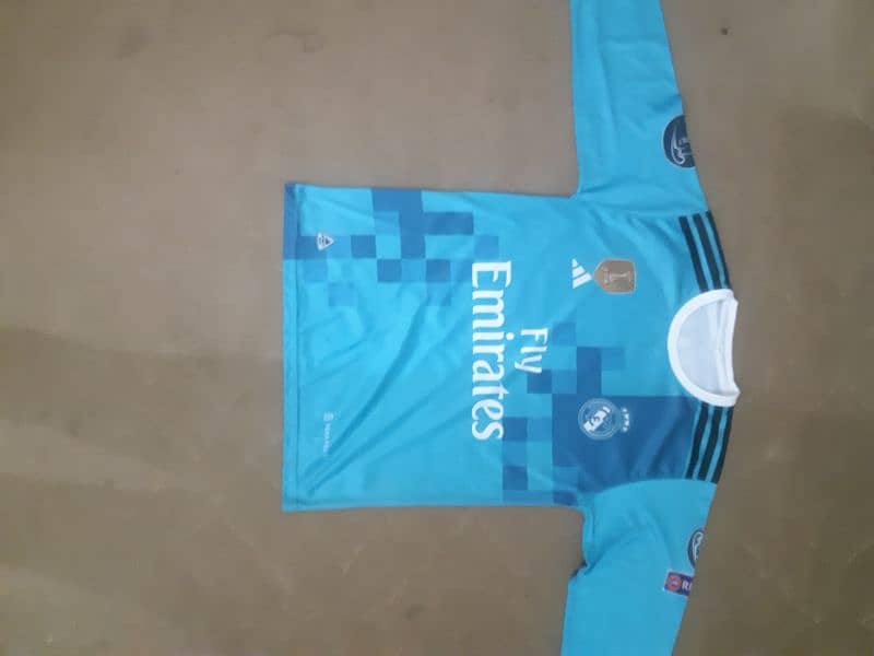 10 days sale real madrid 2017 jersey and shorts bilkul new hai 9/10 4