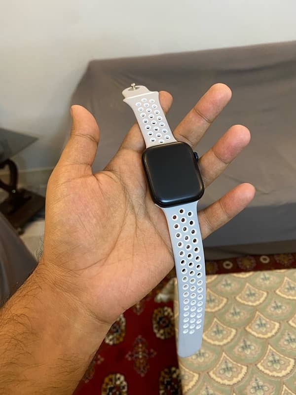 Apple Watch Series 7 (45 mm) 6