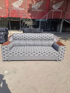 sofa set brand new whol sale par avalaible hei.