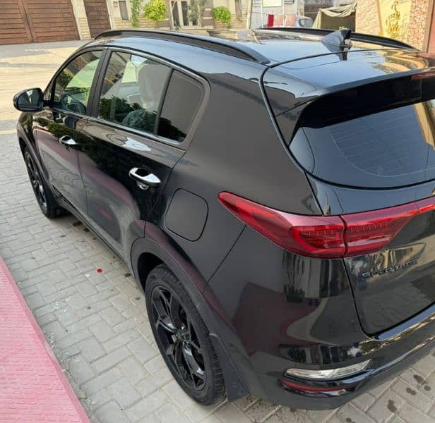 KIA Sportage awd black edition 1