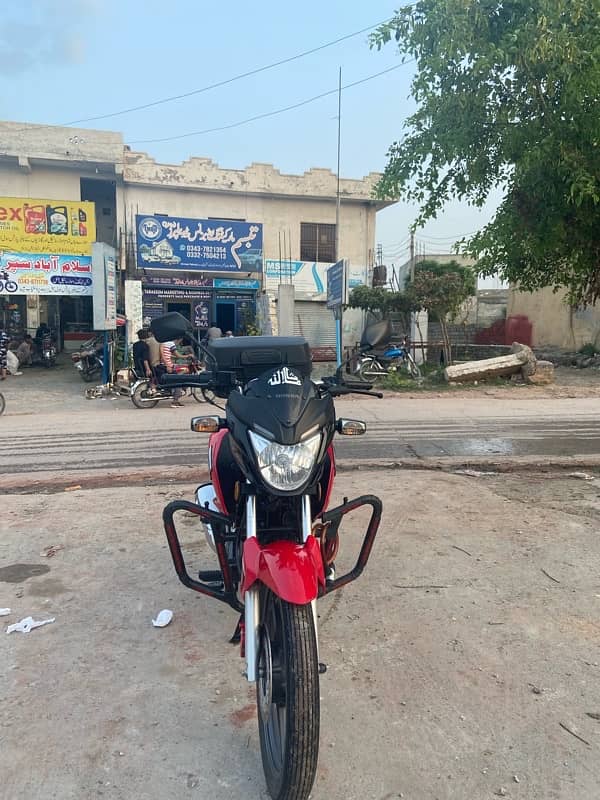 Honda CB 150f urgently selling 4