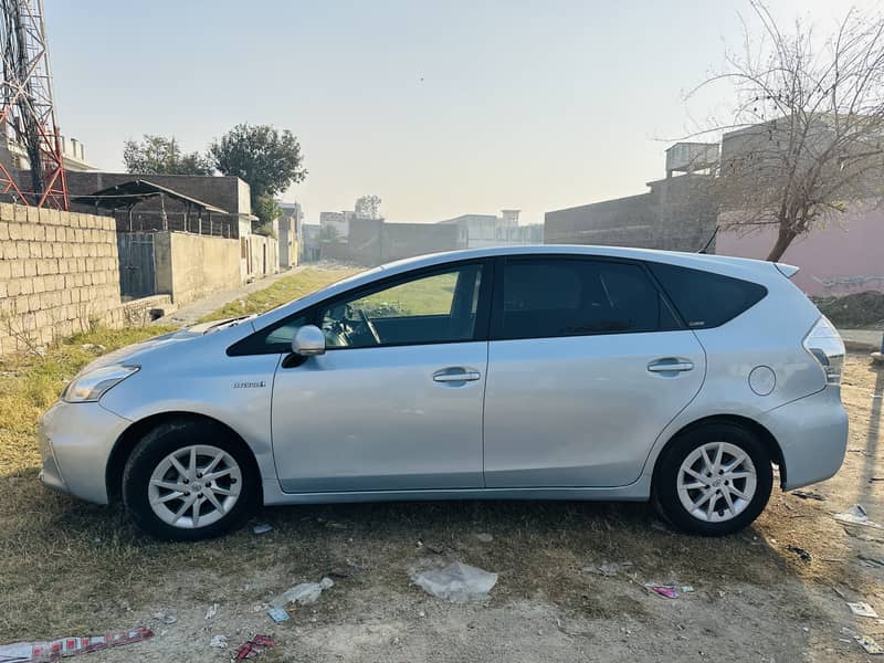 Toyota Prius Alpha 2014 0