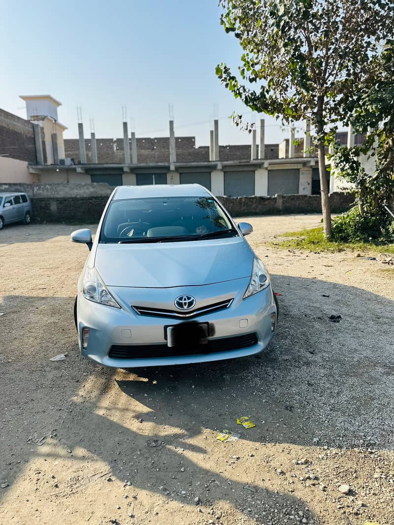 Toyota Prius Alpha 2014 13