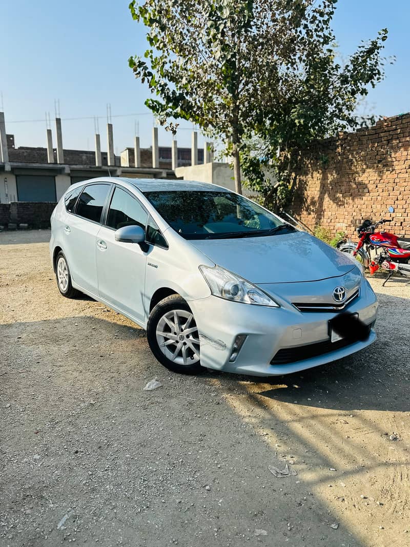 Toyota Prius Alpha 2014 14