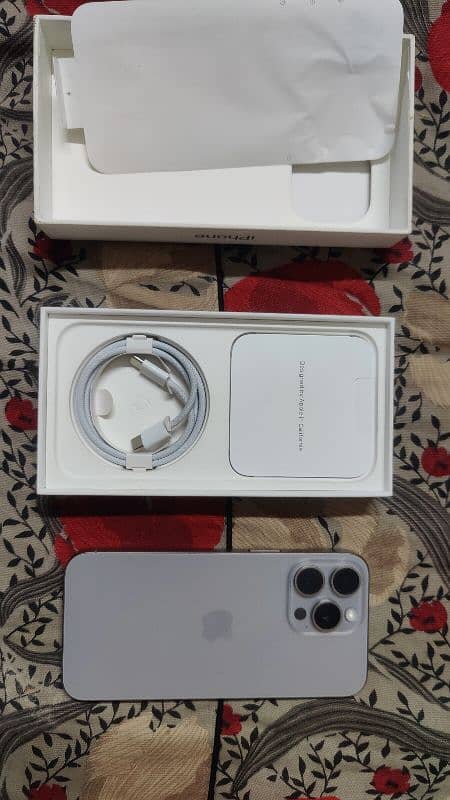 iphone 15 pro max HK model natural titanium 256gb 100bh complete box 6