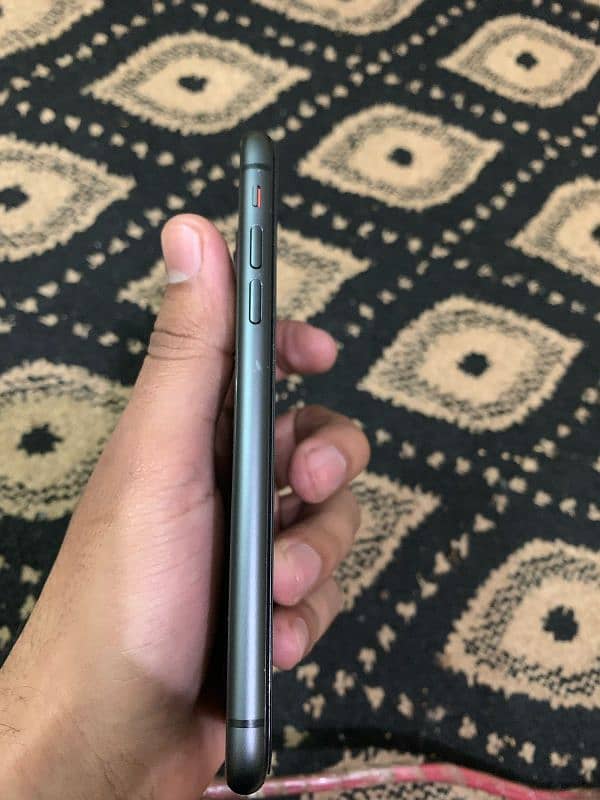 iPhone 11 (64 GB) 5