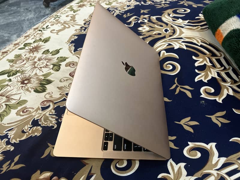 Macbook AiR 10/10 Condition 5