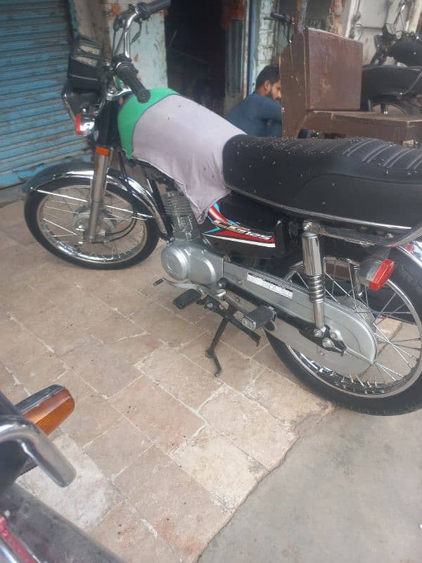 bike ma ek rupe ka bhi kam nhi ha or bike vip chal rahi ha 0