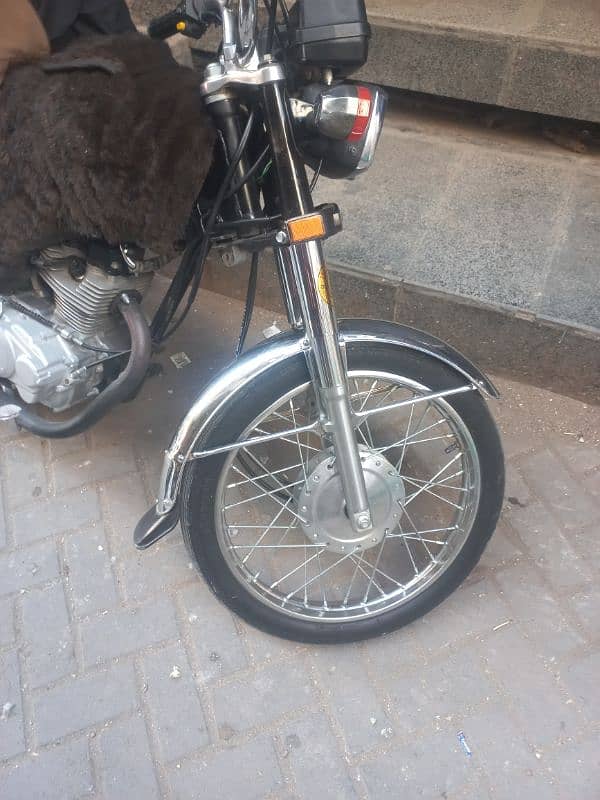 bike ma ek rupe ka bhi kam nhi ha or bike vip chal rahi ha 2