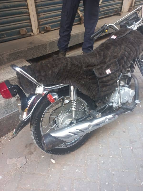 bike ma ek rupe ka bhi kam nhi ha or bike vip chal rahi ha 4