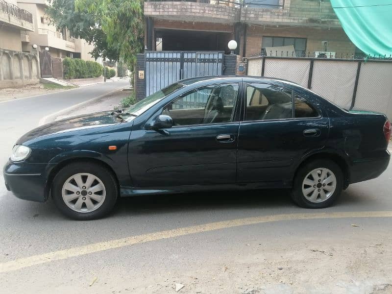 Nissan Sunny automatic 1300 cc car 3