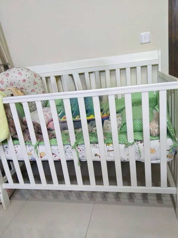 Used Graco baby Cot 1