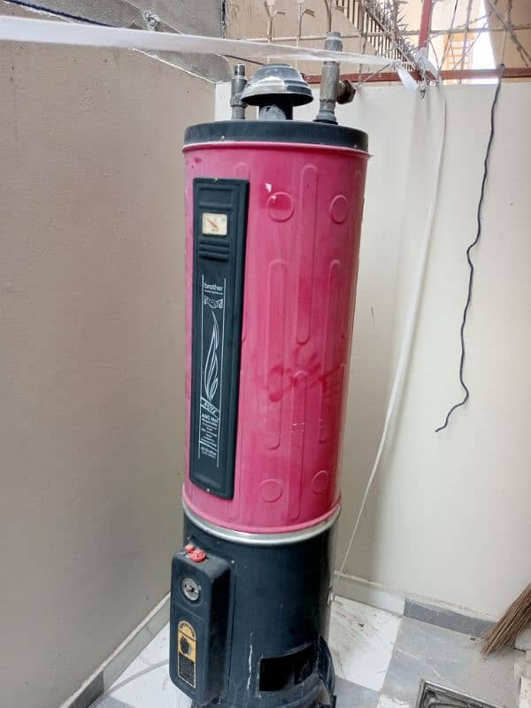 Gas geyser In good condition 0