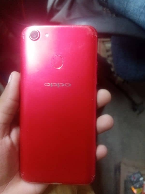 oppo f5 only phone ha box gum gya ha  all oky ha phone 6"64 ma ha 2