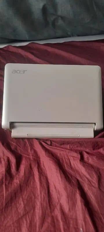 Acer aspire one laptop 4