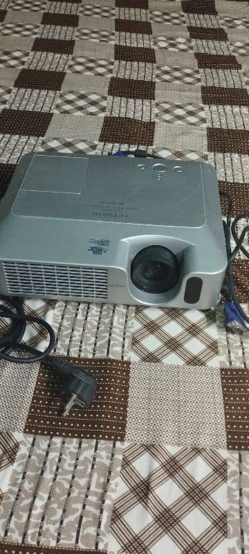 HITACHI CP-s240 Projector 0