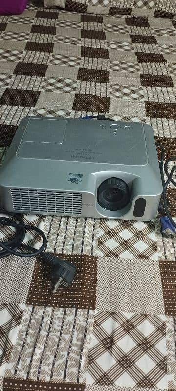 HITACHI CP-s240 Projector 1