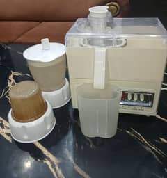 1 year used juicer and blender 9\10 condition