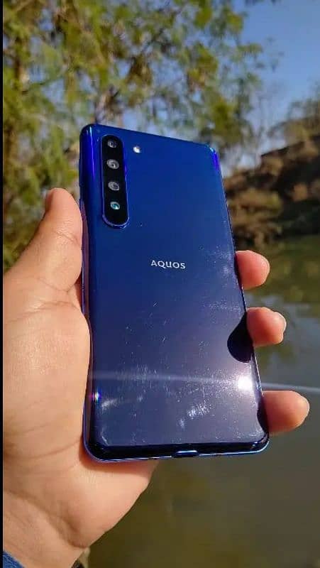 Aquos R5 panal 2