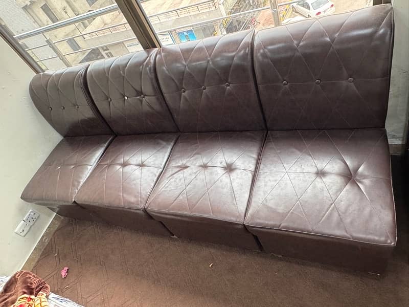 sofa for sale 4 Seats and 2 chairs 2