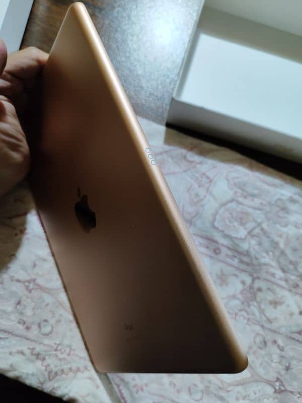 ipad 7th gen 32 gb 10/10 with box 5