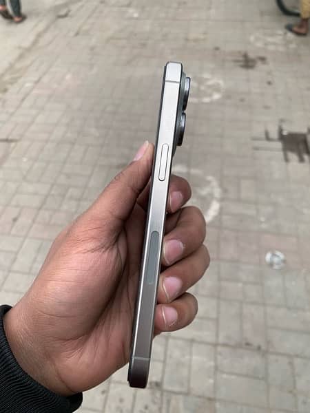 Iphone 15 Pro Max | Natural Titanium | 256 GB 2