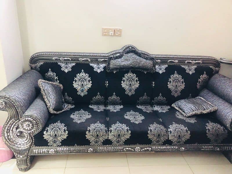 7 seter sofa and single bed 4