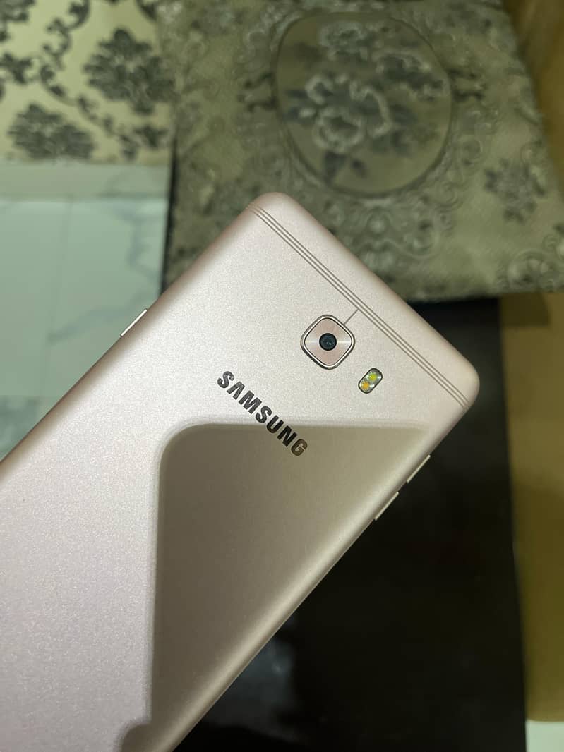 Samsung Mobile C9 Pro 3