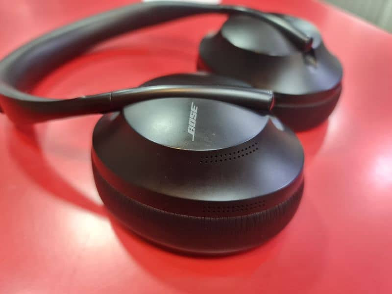 Bose 700 Bluetooth Headphones Noise Cancelation 1