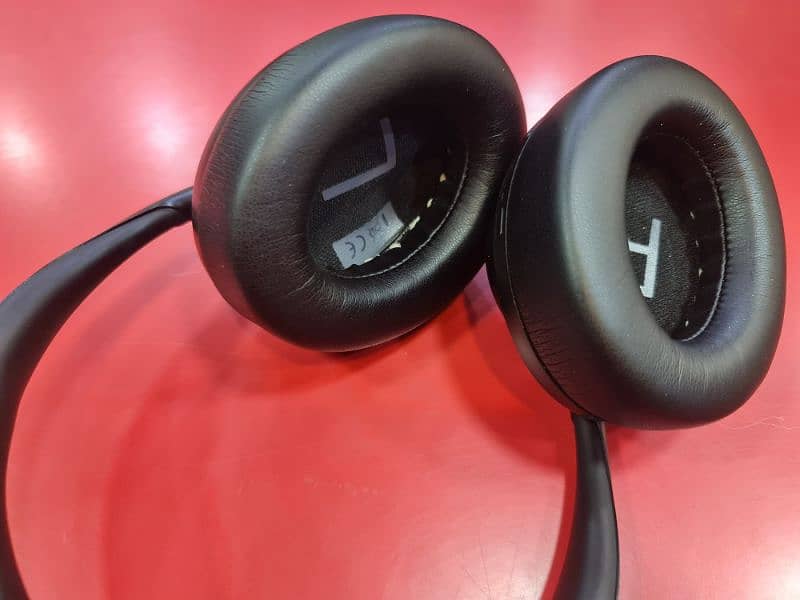 Bose 700 Bluetooth Headphones Noise Cancelation 2