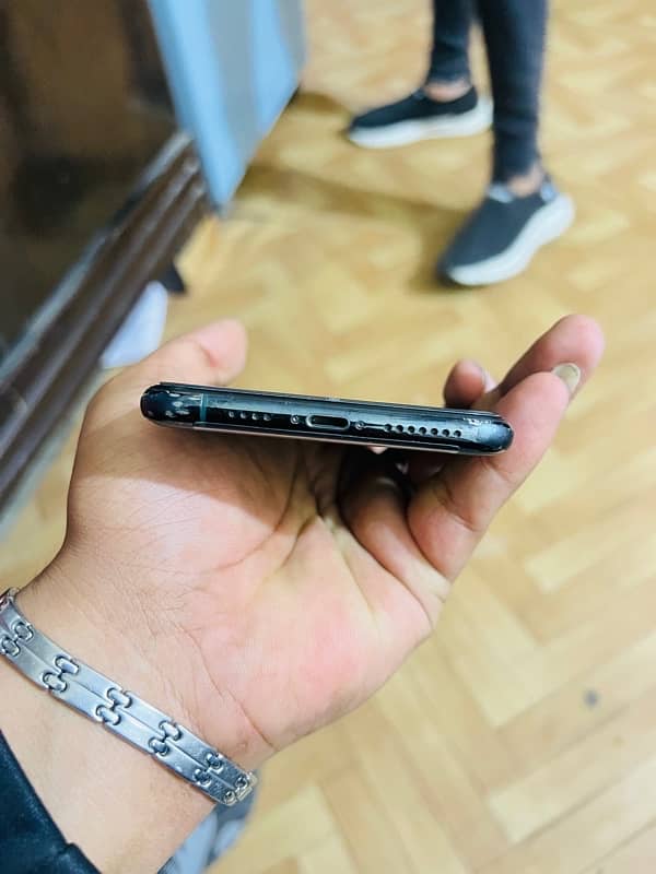 IPHONE 11 PRO MAX PTA APPROVED WITH BOX 64/GB 1