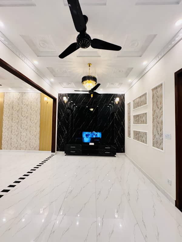 5 Marla Beautifully Designed House For Sale And Direct Meeting With Owner In Park View City Lahore. 2