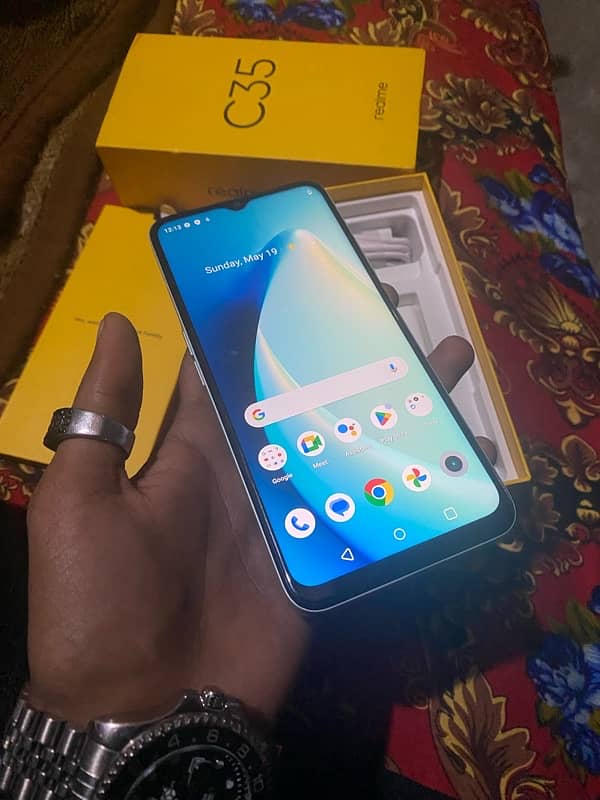 Realme C35 1