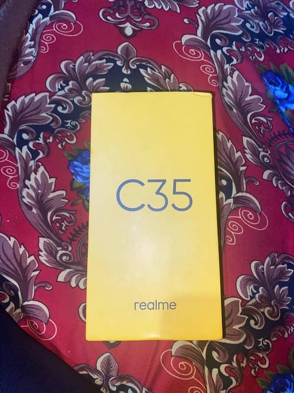 Realme C35 4