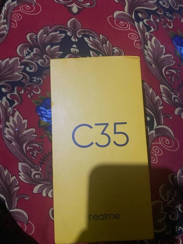 Realme C35 8