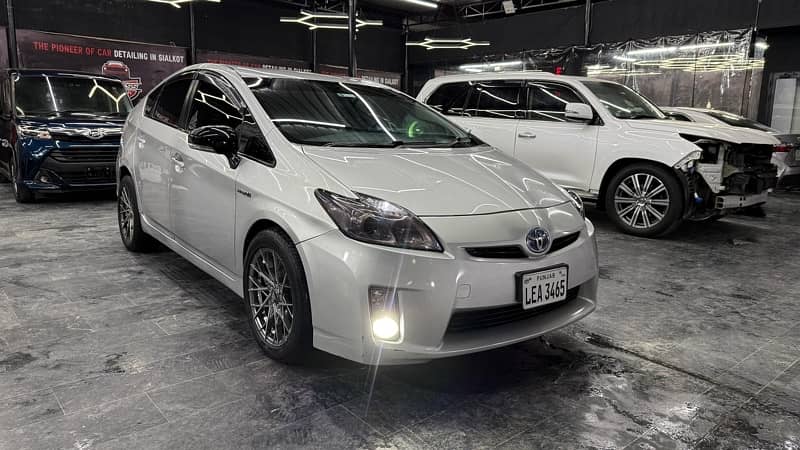 Toyota Prius 11/15 Model Single Hand Used 0