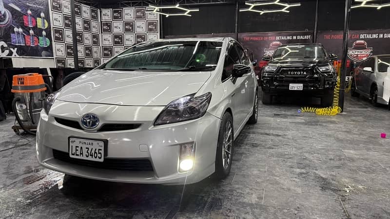 Toyota Prius 11/15 Model Single Hand Used 1