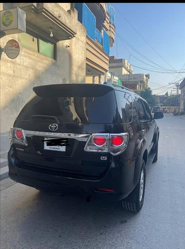 Toyota Fortuner V 2013 2