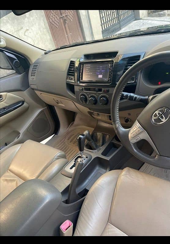 Toyota Fortuner V 2013 10