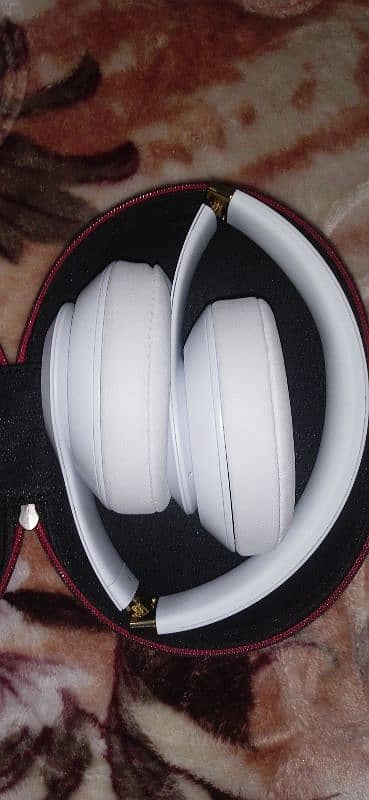 Original beats studio 3s wireless headphone 0