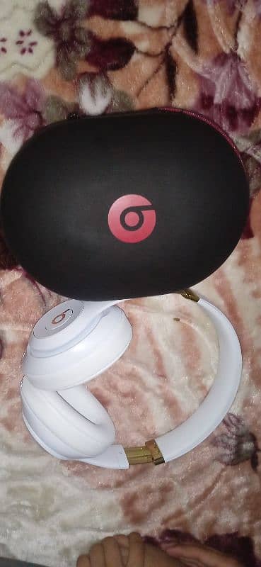 Original beats studio 3s wireless headphone 4