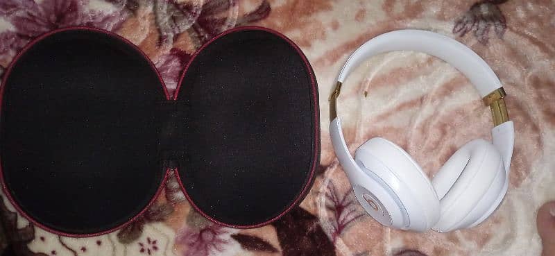 Original beats studio 3s wireless headphone 5