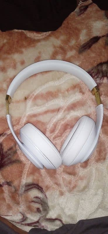 Original beats studio 3s wireless headphone 7