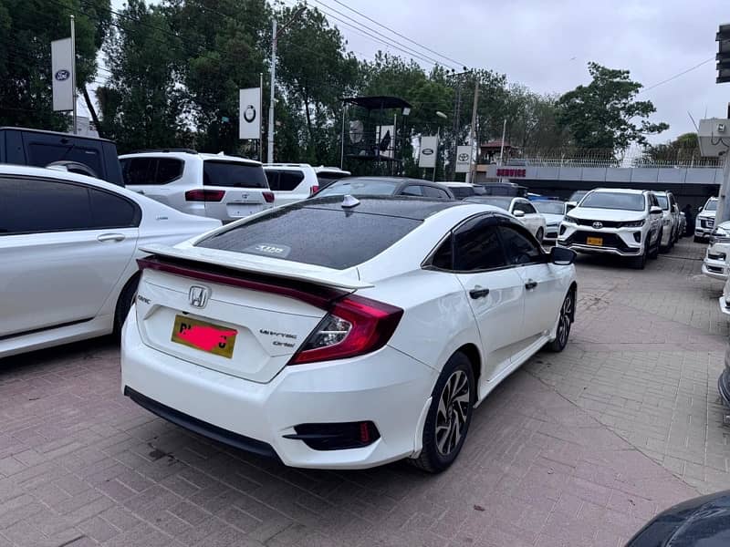 Honda Civic 2018 3