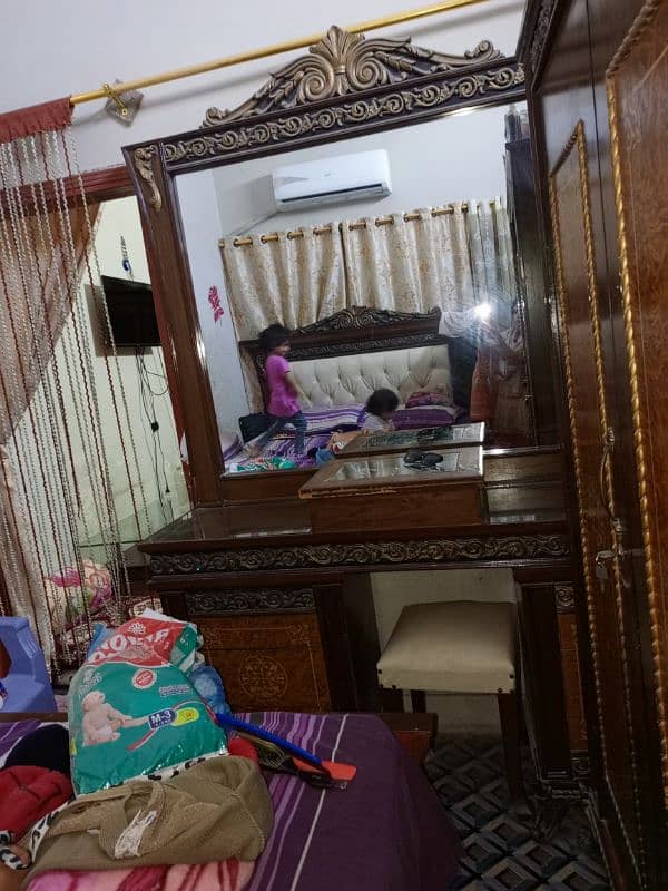 dressing table  in walnut  wood 0