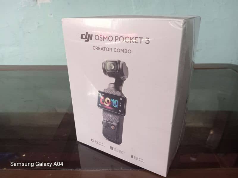 DJI osmo pocket 3 creator combo box packed unactive 4